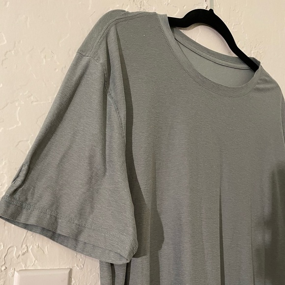 Vuori Men’s Strato Tech Short Sleeve Shirt. XL. Light blue/grey. EUC. - Picture 4 of 10